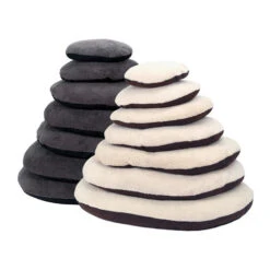 51 Degrees North Sheep Ovales Hundekissen